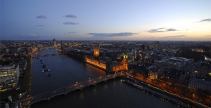 미국으로 돌아가기 전 마지막 밤 런던 아이(London Eye) 꼭대기에서. 유럽 투어를 마감하며 이 눈부신 광경을 보는 영광을 얻었다. (TK 쿽)