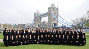 낮 동안 우리는 타워 브리지(Tower Bridge)같은 런던의 명소를 관광했다. (애니 리)